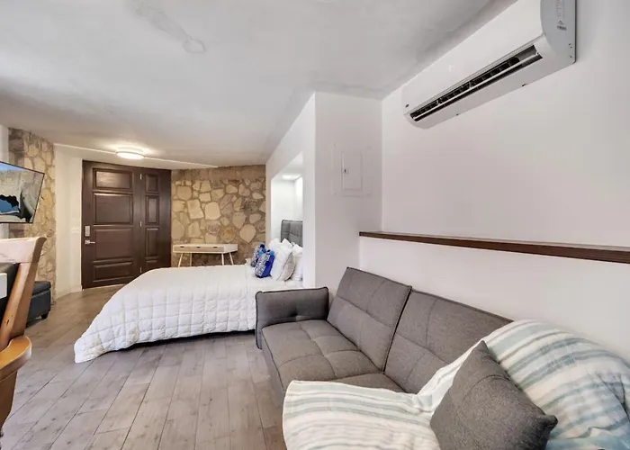 Medano Marina Downtown Walkable, Cozy * Cabo San Lucas